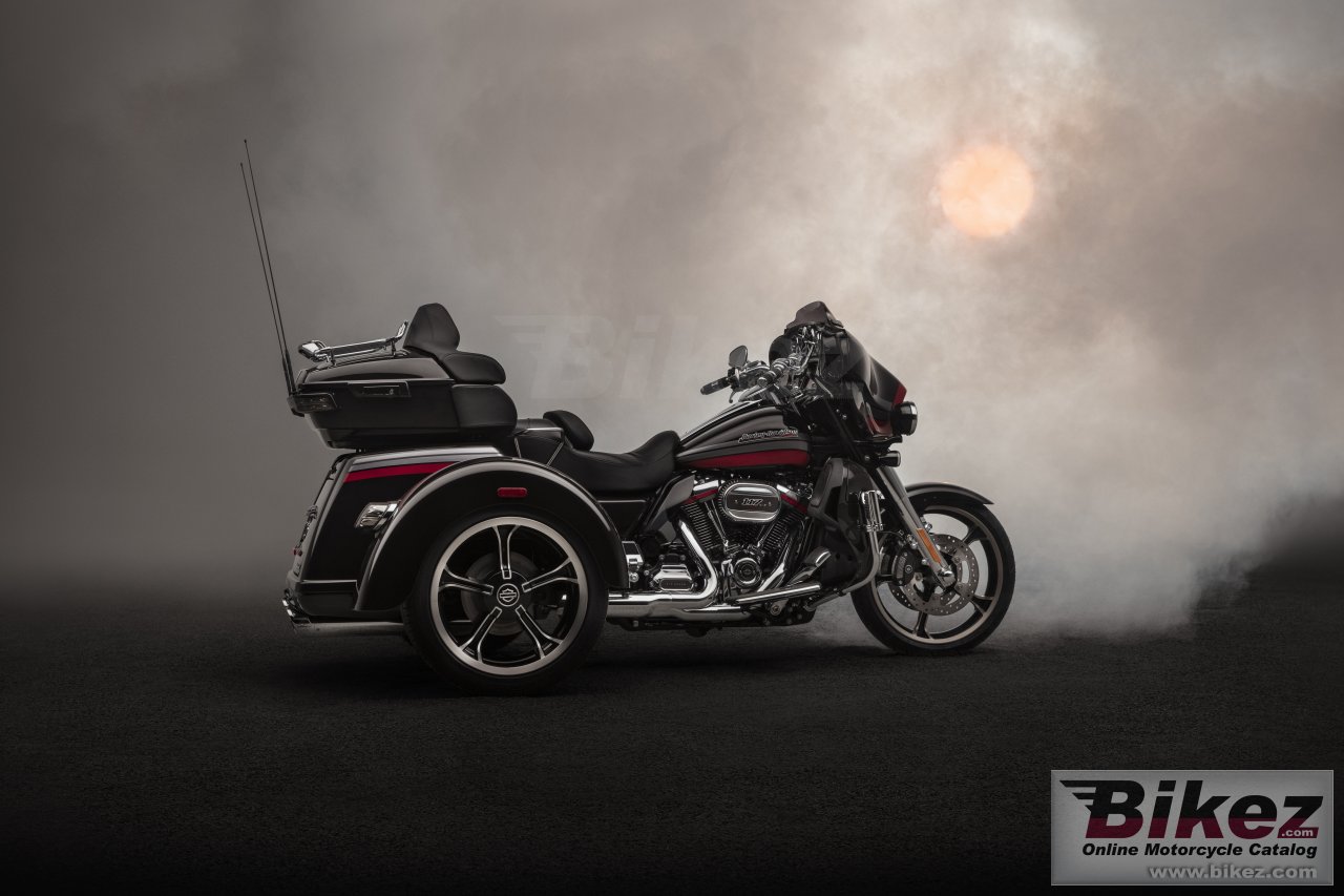 HarleyDavidson CVO Tri Glide poster